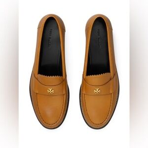 Tory Burch
Classic leather loafers